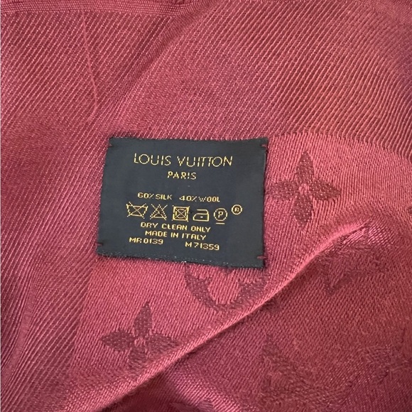 Louis Vuitton Monogram Classic Shawl - Picture 2 of 3